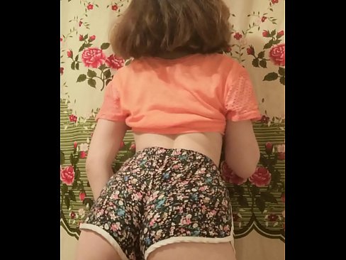 ❤️ Sexy jonk Babe deet hir Shorts op der Kamera of ❤️ Qualitéit Porno bei eis ❤