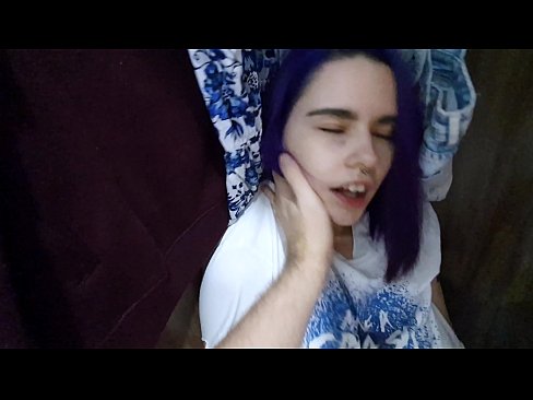 ❤️ Fannt meng Schwëster am Kleederschaf an huet hatt gehollef ❤️ Qualitéit Porno bei eis ❤